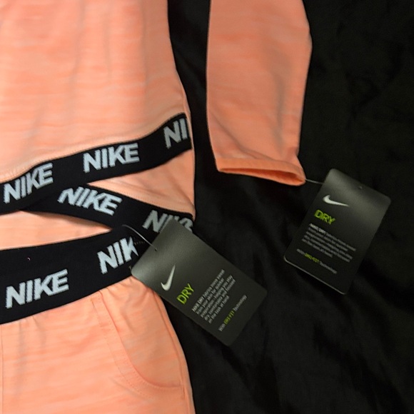 Nike Coral Toddler Outfit - Picture 3 of 10